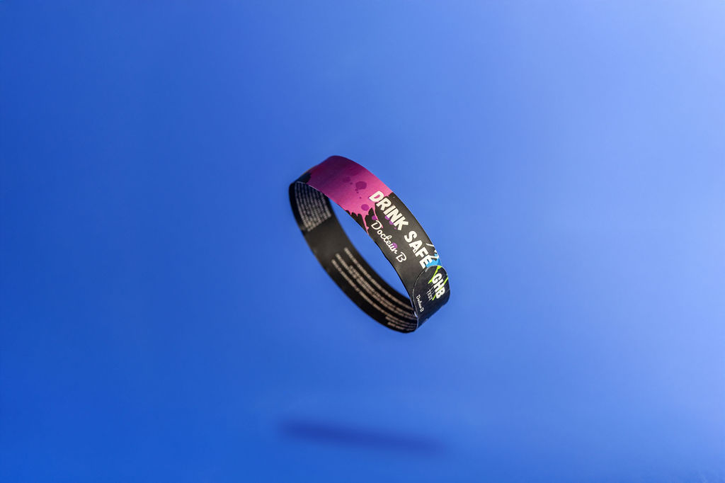 Le bracelet qui protège des dangers invisibles